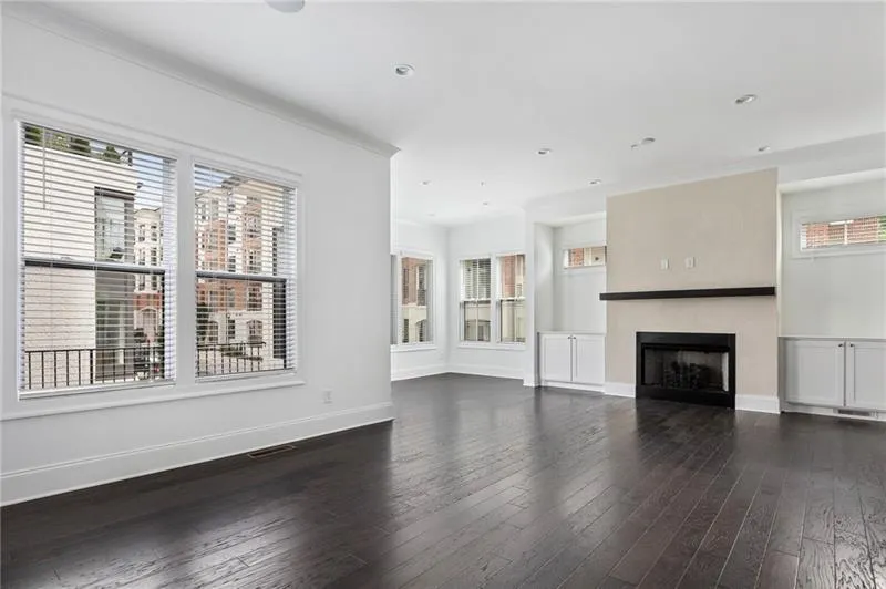 134 W Wieuca Road Ne, Sandy Springs, Georgia 30342, 4 Bedrooms Bedrooms, ,4 BathroomsBathrooms,Residential,Sold,134 W Wieuca Road Ne,6864288