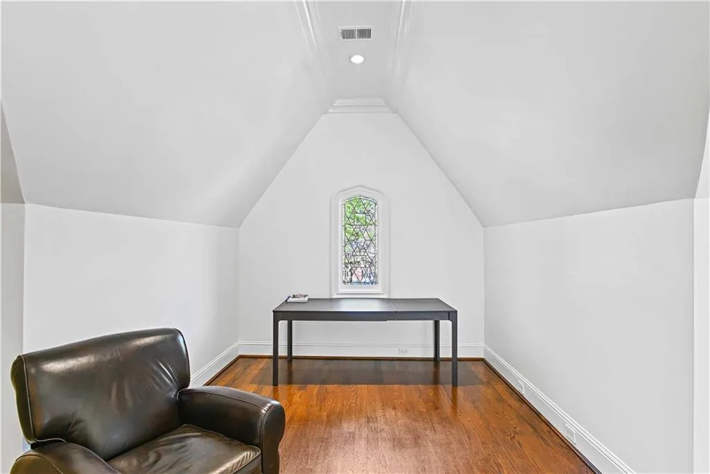Top floor, perfect work space area