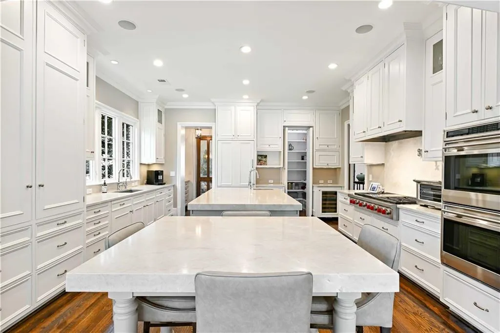 369 Pine Tree Drive Ne, Atlanta, Georgia 30305, 6 Bedrooms Bedrooms, 0 ,7 BathroomsBathrooms,Residential,For Sale,369 Pine Tree Drive Ne,7712071