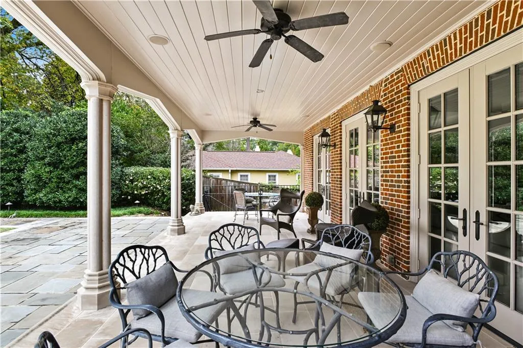 Covered backyard patio & dining space