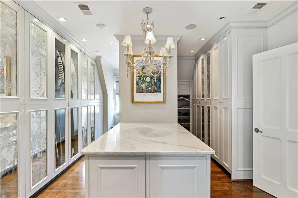 369 Pine Tree Drive Ne, Atlanta, Georgia 30305, 6 Bedrooms Bedrooms, 0 ,7 BathroomsBathrooms,Residential,For Sale,369 Pine Tree Drive Ne,7712071