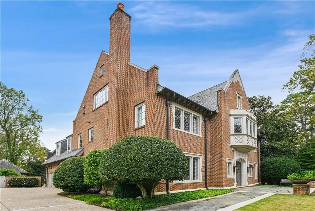 369 Pine Tree Drive Ne, Atlanta, Georgia 30305, 6 Bedrooms Bedrooms, 0 ,7 BathroomsBathrooms,Residential,For Sale,369 Pine Tree Drive Ne,7712071