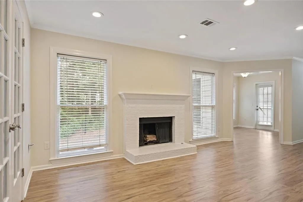911 Hollyfax Circle Ne, Atlanta, Georgia 30328, 2 Bedrooms Bedrooms, ,2 BathroomsBathrooms,Residential,For Sale,911 Hollyfax Circle Ne,7657302