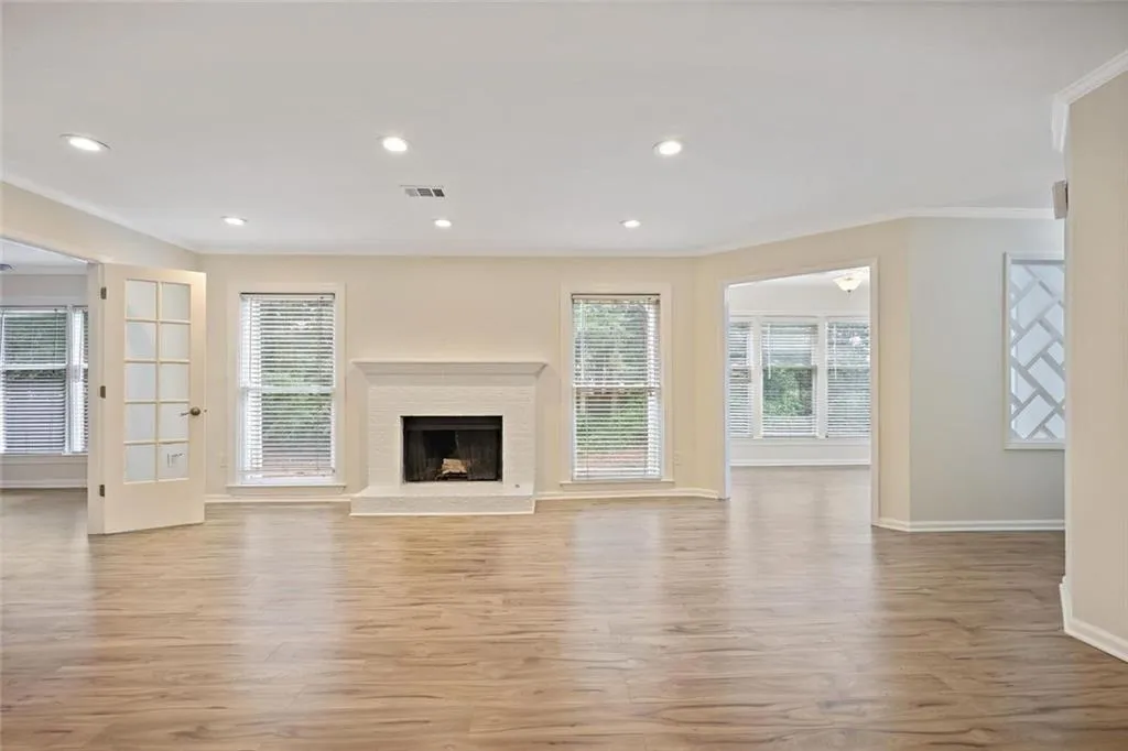 911 Hollyfax Circle Ne, Atlanta, Georgia 30328, 2 Bedrooms Bedrooms, ,2 BathroomsBathrooms,Residential,For Sale,911 Hollyfax Circle Ne,7657302