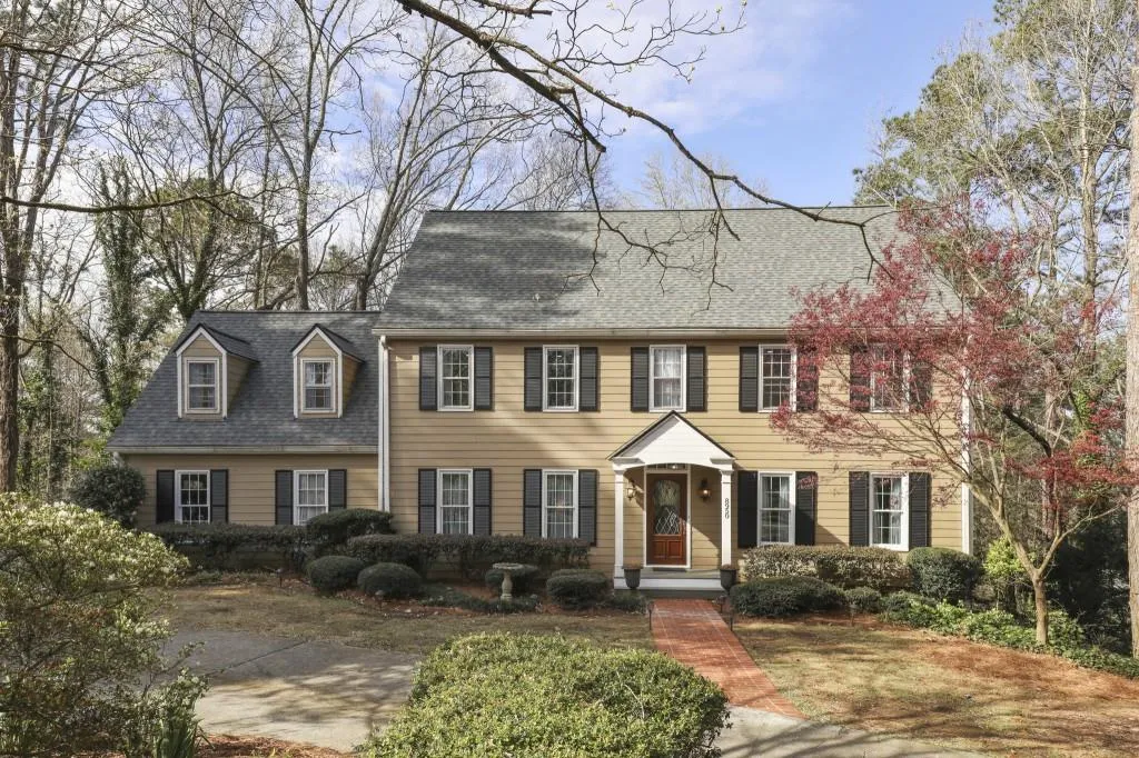 8950 Ridgemont Drive, Sandy Springs, Georgia 30350, 5 Bedrooms Bedrooms, ,4 BathroomsBathrooms,Residential,Sold,8950 Ridgemont Drive,7021822