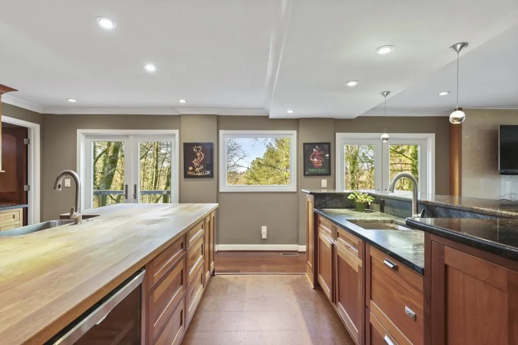 8950 Ridgemont Drive, Sandy Springs, Georgia 30350, 5 Bedrooms Bedrooms, ,4 BathroomsBathrooms,Residential,Sold,8950 Ridgemont Drive,7021822