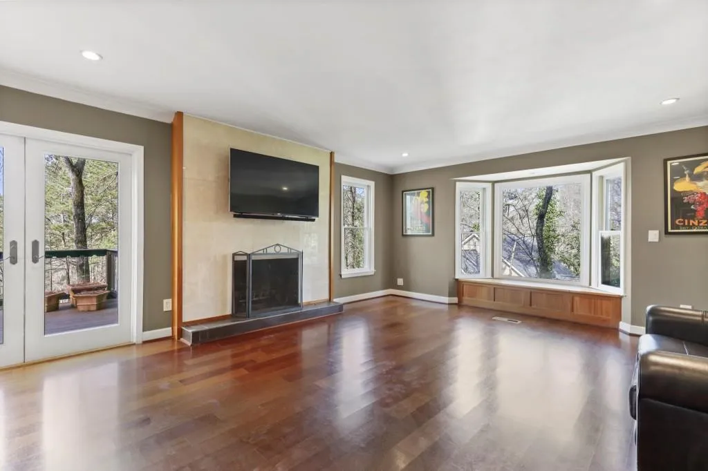 8950 Ridgemont Drive, Sandy Springs, Georgia 30350, 5 Bedrooms Bedrooms, ,4 BathroomsBathrooms,Residential,Sold,8950 Ridgemont Drive,7021822