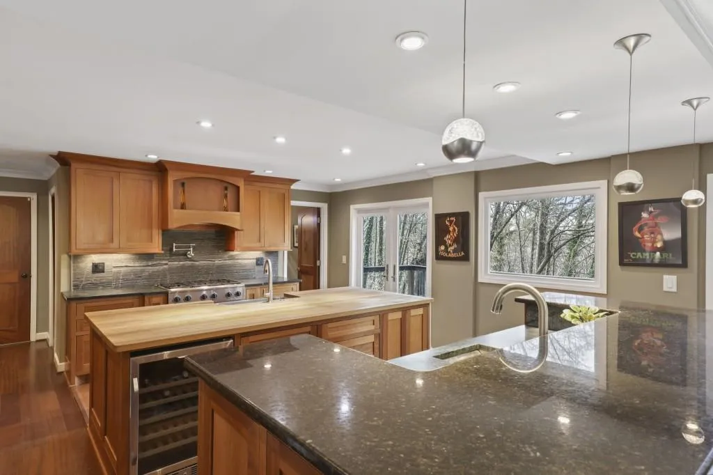 8950 Ridgemont Drive, Sandy Springs, Georgia 30350, 5 Bedrooms Bedrooms, ,4 BathroomsBathrooms,Residential,Sold,8950 Ridgemont Drive,7021822