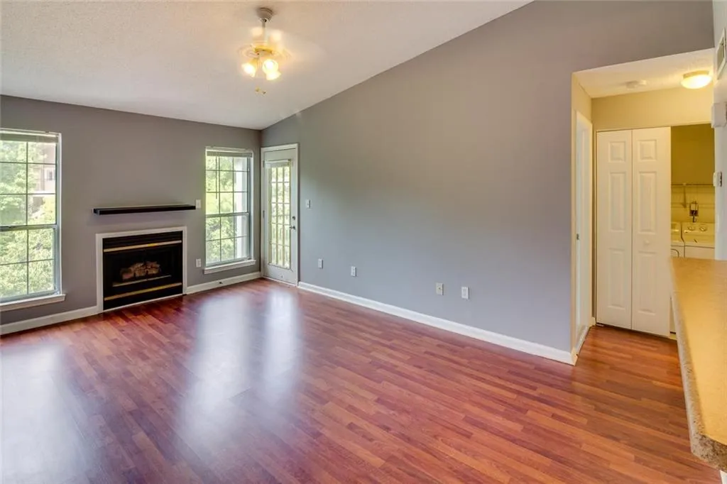 212 Granville Court Unit 212, Atlanta, Georgia 30328, 1 Bedroom Bedrooms, ,1 BathroomBathrooms,Residential,Sold,212 Granville Court Unit 212,5865208