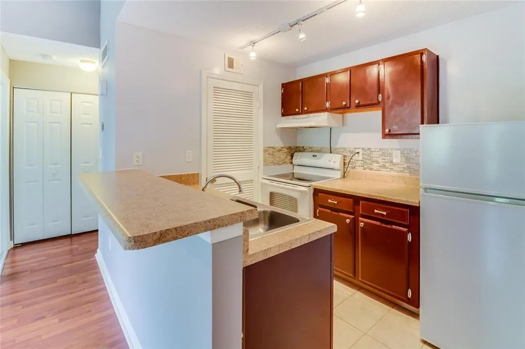 212 Granville Court Unit 212, Atlanta, Georgia 30328, 1 Bedroom Bedrooms, ,1 BathroomBathrooms,Residential,Sold,212 Granville Court Unit 212,5865208