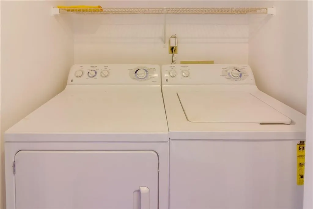 212 Granville Court Unit 212, Atlanta, Georgia 30328, 1 Bedroom Bedrooms, ,1 BathroomBathrooms,Residential,Sold,212 Granville Court Unit 212,5865208