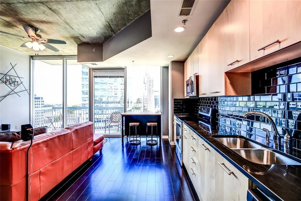 3324 Peachtree Road Ne Unit 1303, Atlanta, Georgia 30326, 1 Bedroom Bedrooms, ,1 BathroomBathrooms,Residential,Sold,3324 Peachtree Road Ne Unit 1303,5744745