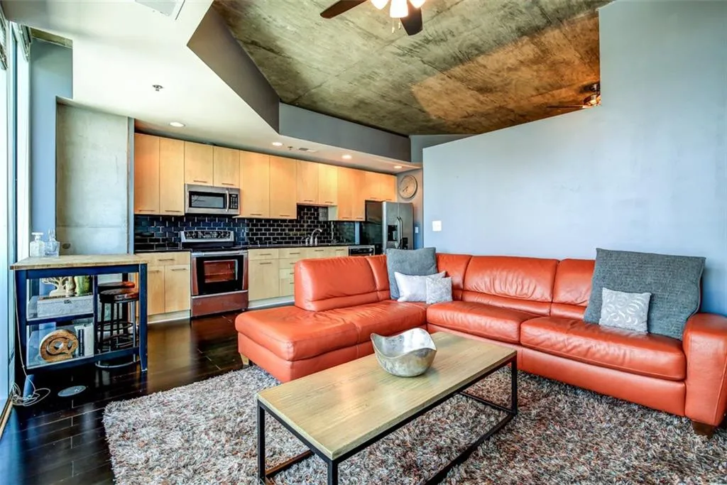3324 Peachtree Road Ne Unit 1303, Atlanta, Georgia 30326, 1 Bedroom Bedrooms, ,1 BathroomBathrooms,Residential,Sold,3324 Peachtree Road Ne Unit 1303,5744745