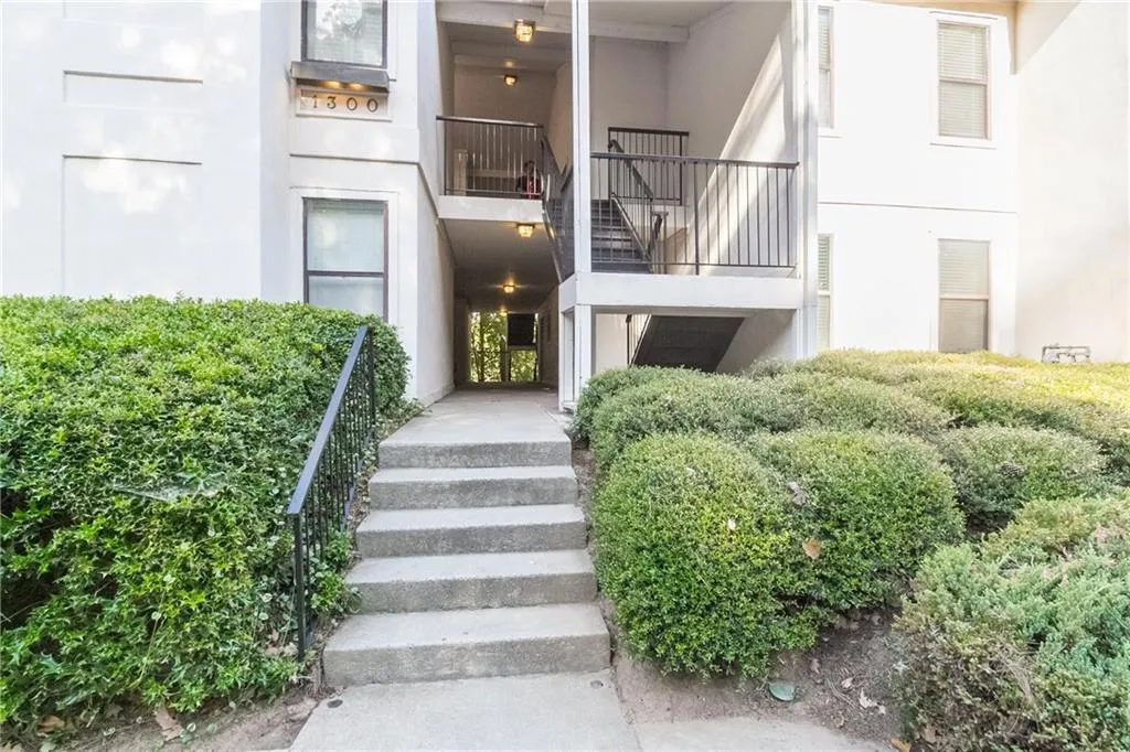 1304 Old Hammond Chase Unit 1304, Sandy Springs, Georgia 30350, 2 Bedrooms Bedrooms, ,2 BathroomsBathrooms,Residential,Sold,1304 Old Hammond Chase Unit 1304,5764197