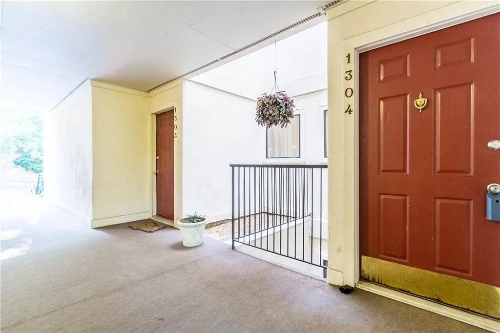 1304 Old Hammond Chase Unit 1304, Sandy Springs, Georgia 30350, 2 Bedrooms Bedrooms, ,2 BathroomsBathrooms,Residential,Sold,1304 Old Hammond Chase Unit 1304,5764197