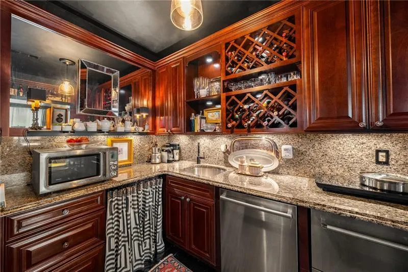 1421 Peachtree Street Ne Unit 203, Atlanta, Georgia 30309, 1 Bedroom Bedrooms, ,1 BathroomBathrooms,Residential,Sold,1421 Peachtree Street Ne Unit 203,7638374