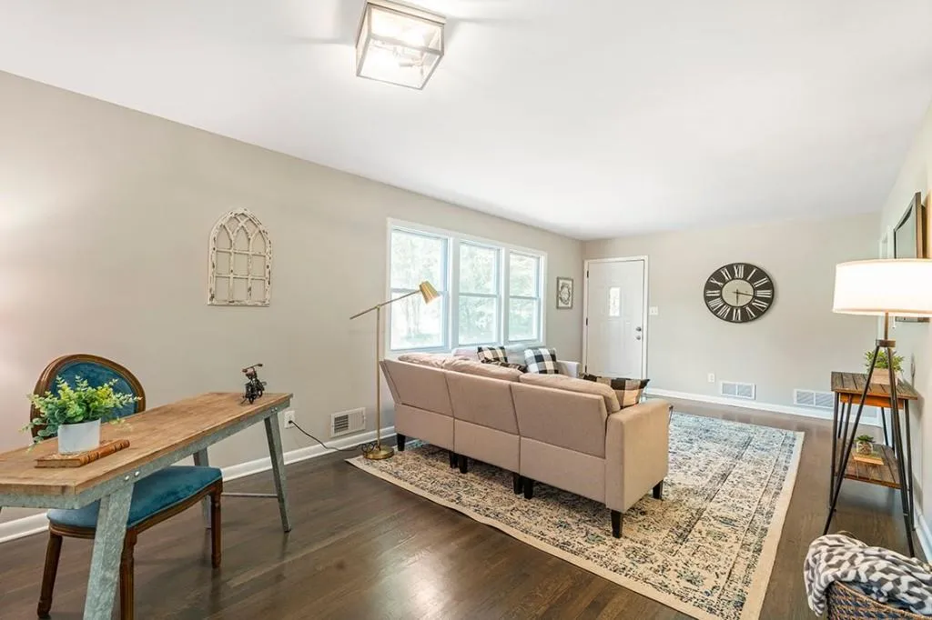 275 Brook Drive, Sandy Springs, Georgia 30328, 3 Bedrooms Bedrooms, ,2 BathroomsBathrooms,Residential,Sold,275 Brook Drive,7091707
