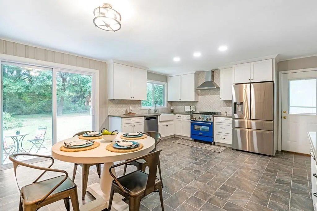 275 Brook Drive, Sandy Springs, Georgia 30328, 3 Bedrooms Bedrooms, ,2 BathroomsBathrooms,Residential,Sold,275 Brook Drive,7091707