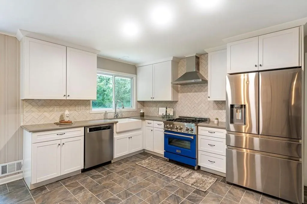 275 Brook Drive, Sandy Springs, Georgia 30328, 3 Bedrooms Bedrooms, ,2 BathroomsBathrooms,Residential,Sold,275 Brook Drive,7091707