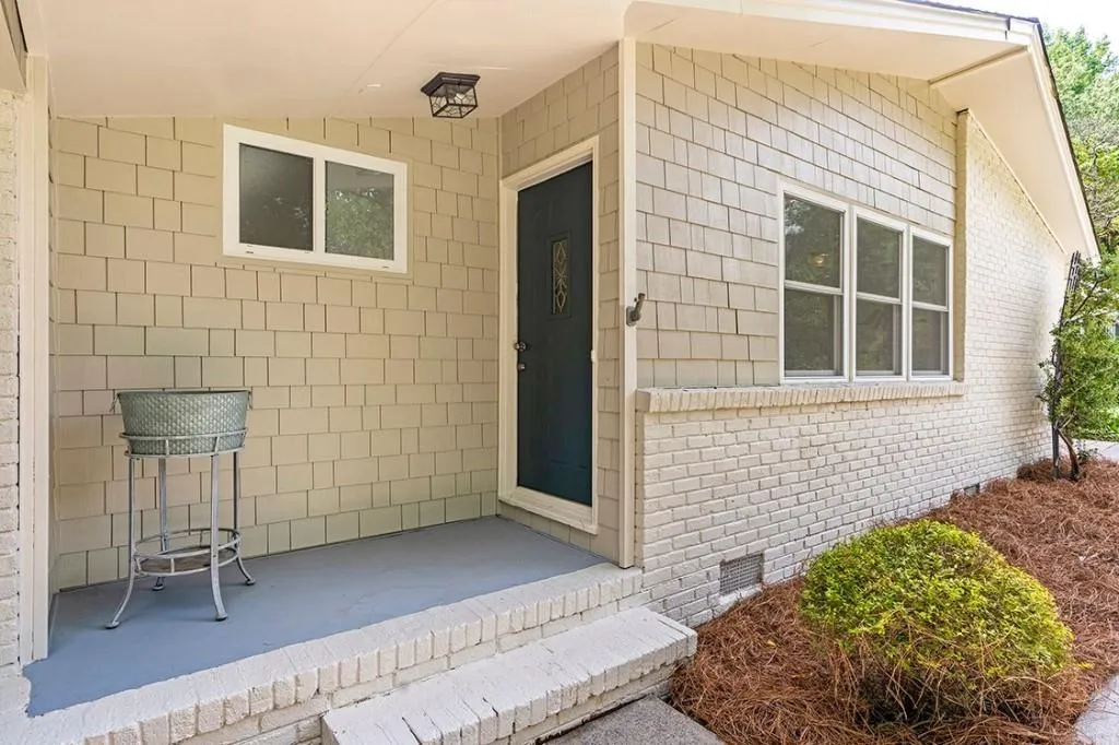 275 Brook Drive, Sandy Springs, Georgia 30328, 3 Bedrooms Bedrooms, ,2 BathroomsBathrooms,Residential,Sold,275 Brook Drive,7091707