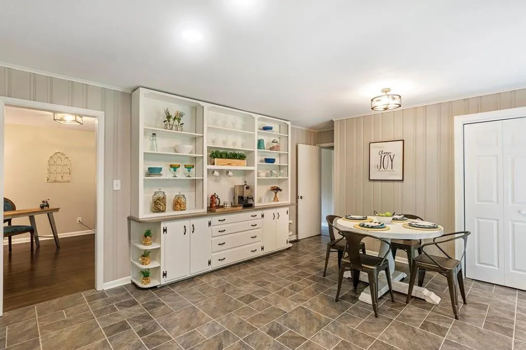 275 Brook Drive, Sandy Springs, Georgia 30328, 3 Bedrooms Bedrooms, ,2 BathroomsBathrooms,Residential,Sold,275 Brook Drive,7091707