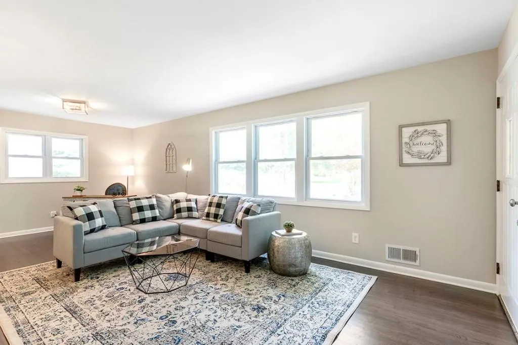 275 Brook Drive, Sandy Springs, Georgia 30328, 3 Bedrooms Bedrooms, ,2 BathroomsBathrooms,Residential,Sold,275 Brook Drive,7091707