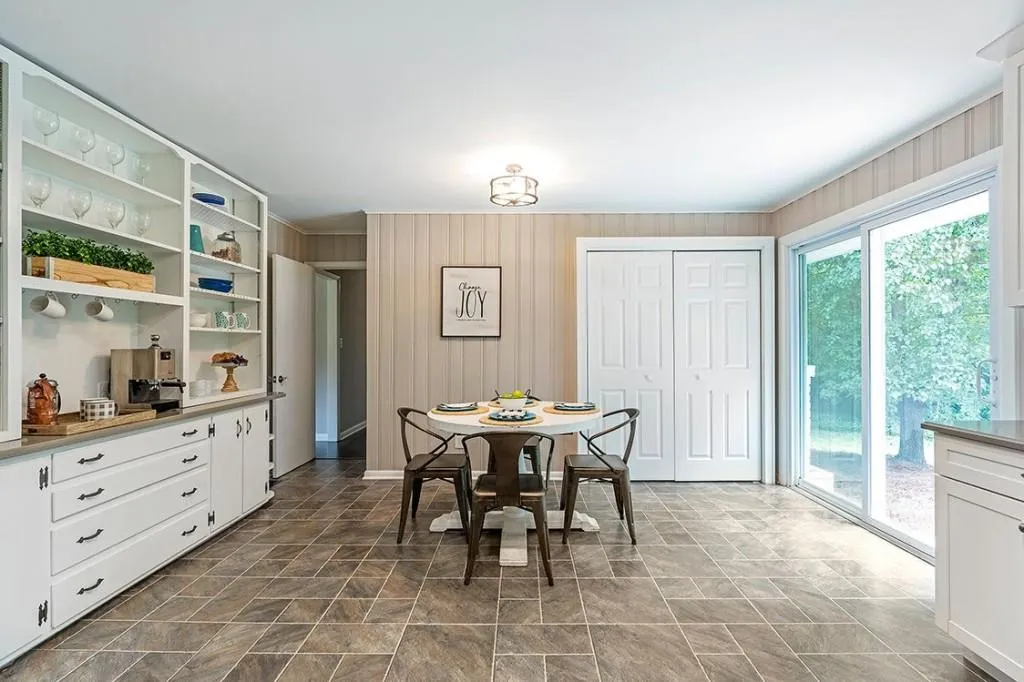 275 Brook Drive, Sandy Springs, Georgia 30328, 3 Bedrooms Bedrooms, ,2 BathroomsBathrooms,Residential,Sold,275 Brook Drive,7091707