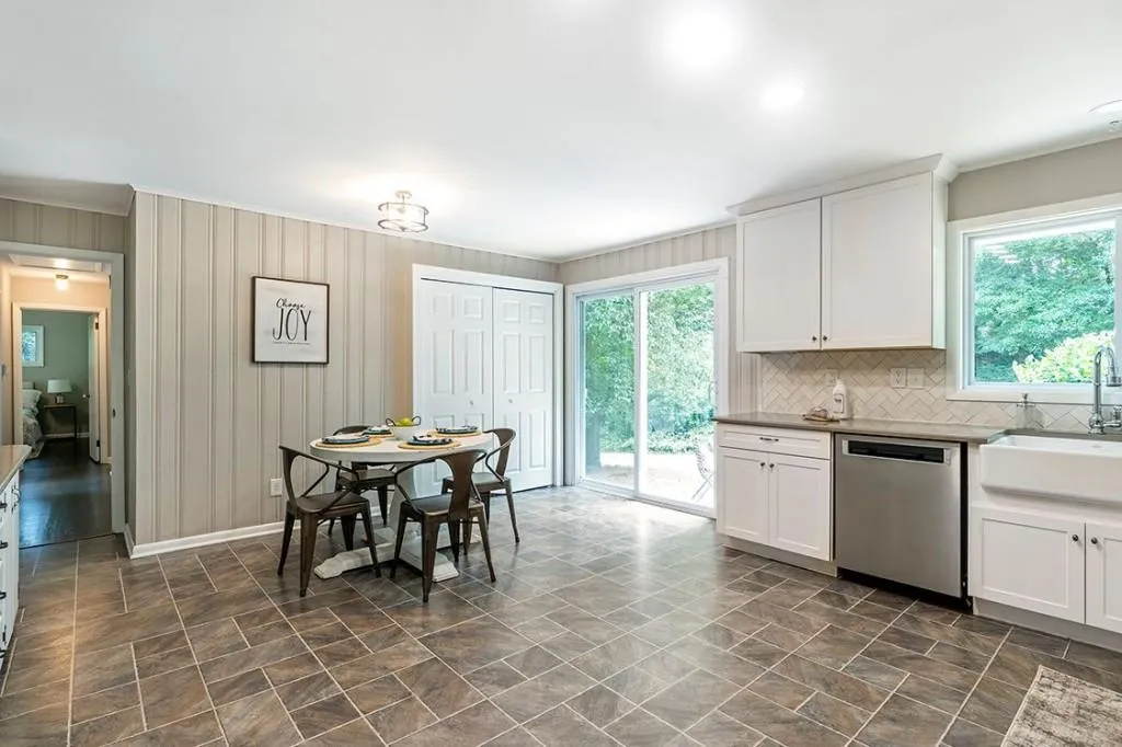275 Brook Drive, Sandy Springs, Georgia 30328, 3 Bedrooms Bedrooms, ,2 BathroomsBathrooms,Residential,Sold,275 Brook Drive,7091707