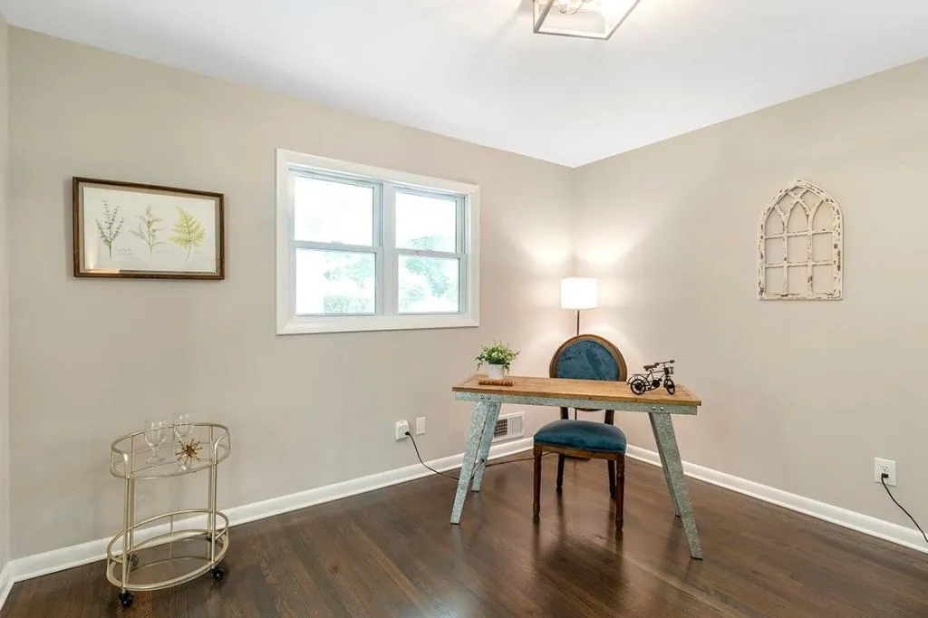 275 Brook Drive, Sandy Springs, Georgia 30328, 3 Bedrooms Bedrooms, ,2 BathroomsBathrooms,Residential,Sold,275 Brook Drive,7091707