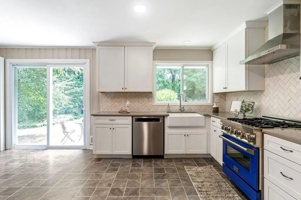 275 Brook Drive, Sandy Springs, Georgia 30328, 3 Bedrooms Bedrooms, ,2 BathroomsBathrooms,Residential,Sold,275 Brook Drive,7091707