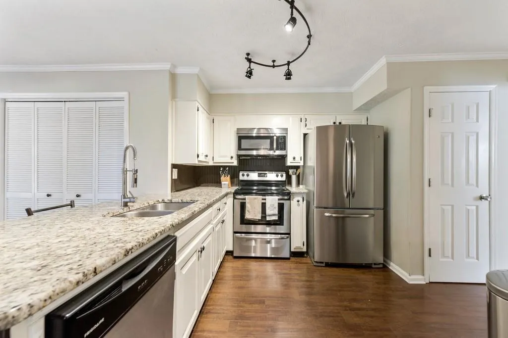 9158 Carroll Manor Drive, Sandy Springs, Georgia 30350, 3 Bedrooms Bedrooms, ,2 BathroomsBathrooms,Residential,Sold,9158 Carroll Manor Drive,6812422