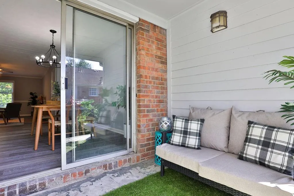 6700 Roswell Road Unit 31d, Atlanta, Georgia 30328, 2 Bedrooms Bedrooms, ,2 BathroomsBathrooms,Residential,Sold,6700 Roswell Road Unit 31d,7448463