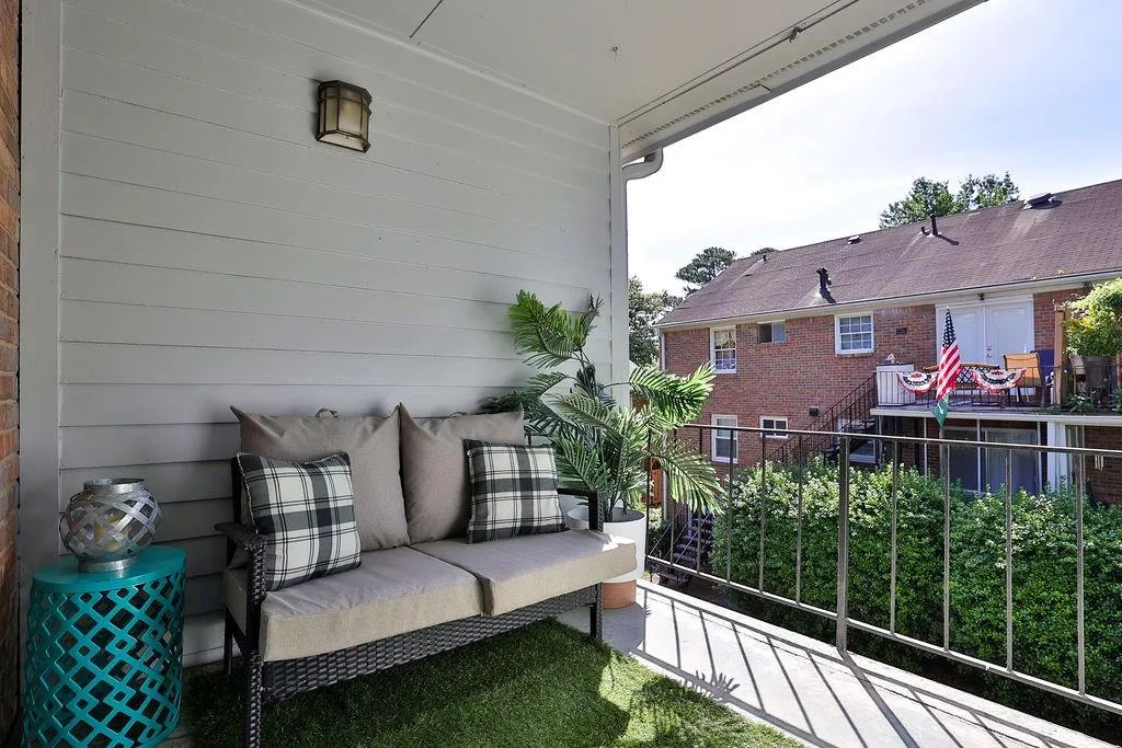 6700 Roswell Road Unit 31d, Atlanta, Georgia 30328, 2 Bedrooms Bedrooms, ,2 BathroomsBathrooms,Residential,Sold,6700 Roswell Road Unit 31d,7448463