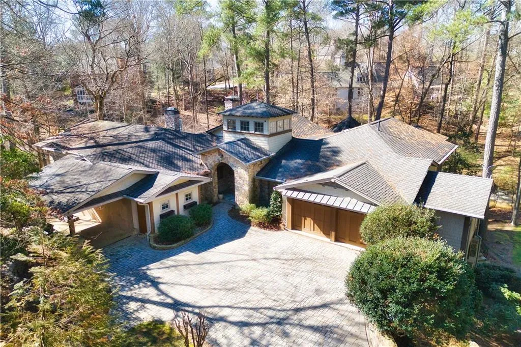 4421 Paradise Circle, Vinings, Georgia 30339, 5 Bedrooms Bedrooms, ,4 BathroomsBathrooms,Residential,For Sale,4421 Paradise Circle,7533662