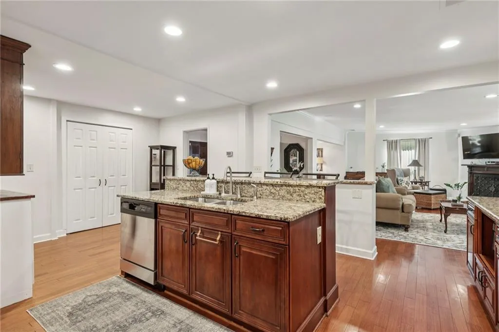 2546 Ridgewood Road Nw, Atlanta, Georgia 30318, 3 Bedrooms Bedrooms, ,3 BathroomsBathrooms,Residential,For Sale,2546 Ridgewood Road Nw,7662994