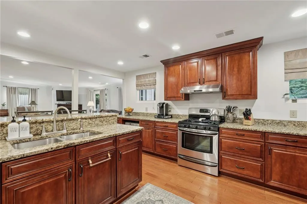 2546 Ridgewood Road Nw, Atlanta, Georgia 30318, 3 Bedrooms Bedrooms, ,3 BathroomsBathrooms,Residential,For Sale,2546 Ridgewood Road Nw,7662994