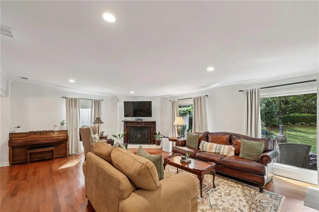 2546 Ridgewood Road Nw, Atlanta, Georgia 30318, 3 Bedrooms Bedrooms, ,3 BathroomsBathrooms,Residential,For Sale,2546 Ridgewood Road Nw,7662994