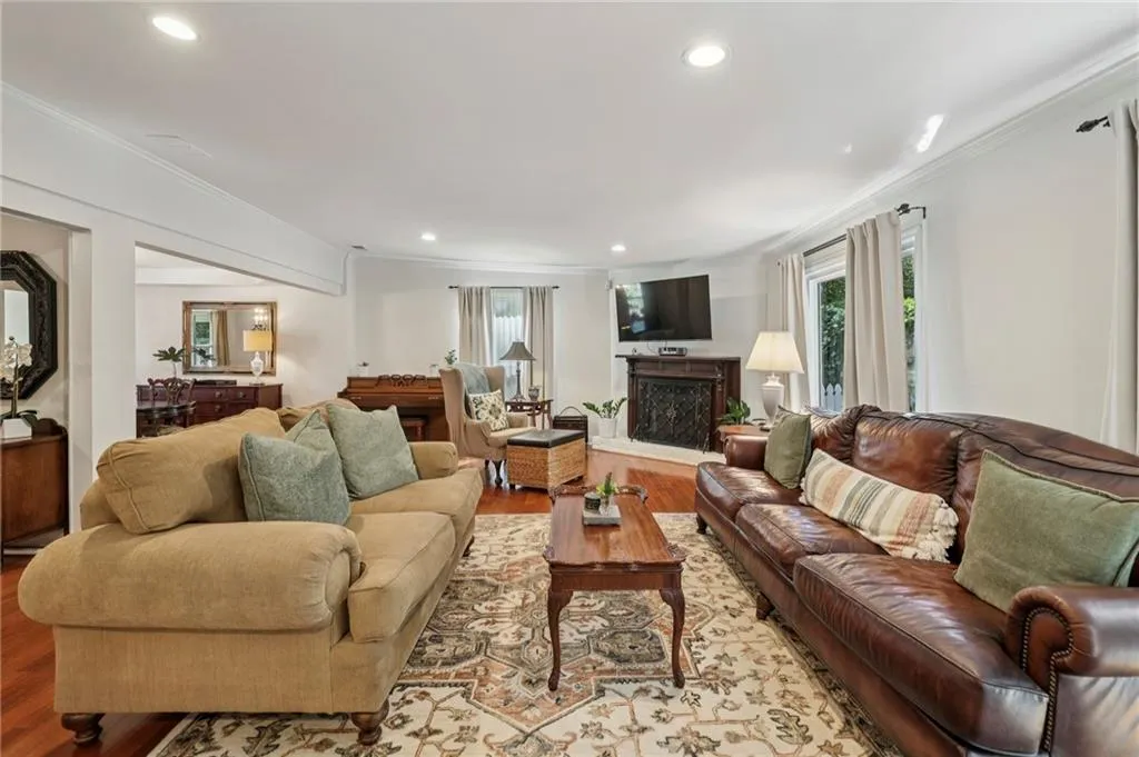 2546 Ridgewood Road Nw, Atlanta, Georgia 30318, 3 Bedrooms Bedrooms, ,3 BathroomsBathrooms,Residential,For Sale,2546 Ridgewood Road Nw,7662994
