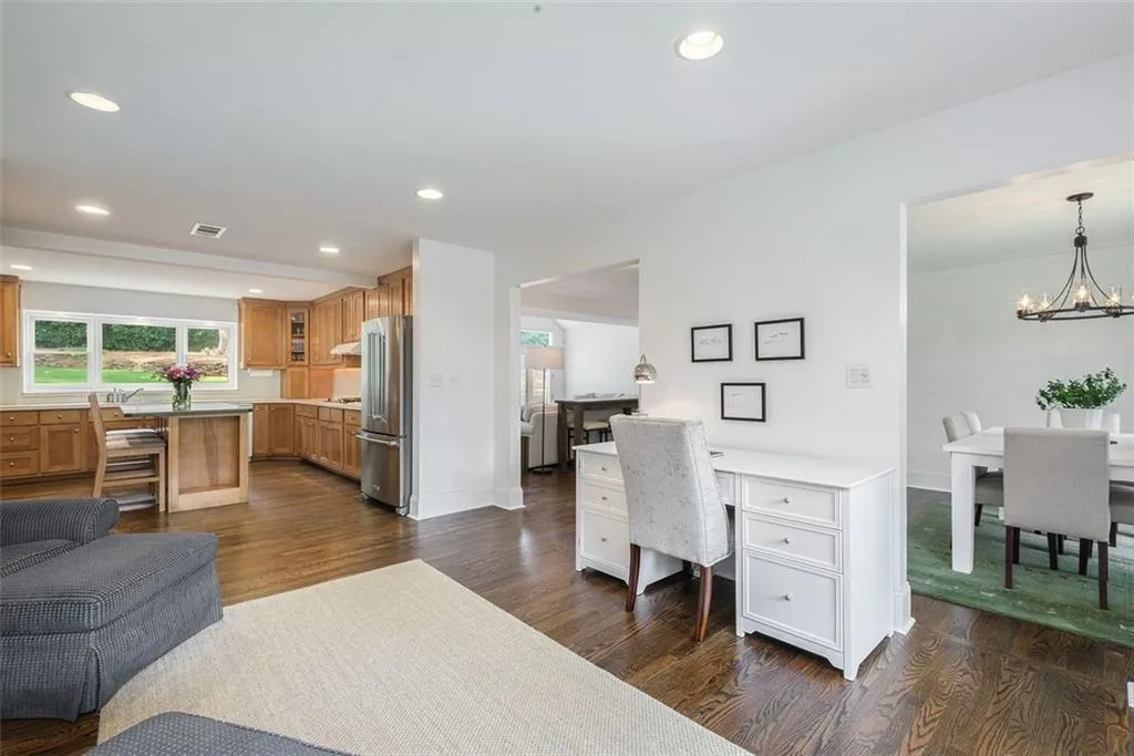 250 Abington Drive, Atlanta, Georgia 30328, 5 Bedrooms Bedrooms, ,3 BathroomsBathrooms,Residential,Sold,250 Abington Drive,6896439