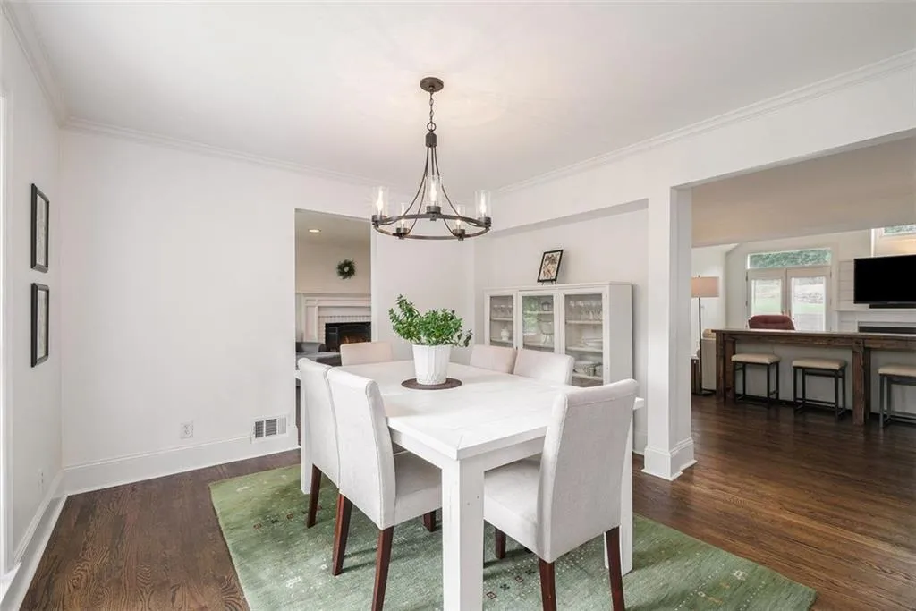 250 Abington Drive, Atlanta, Georgia 30328, 5 Bedrooms Bedrooms, ,3 BathroomsBathrooms,Residential,Sold,250 Abington Drive,6896439