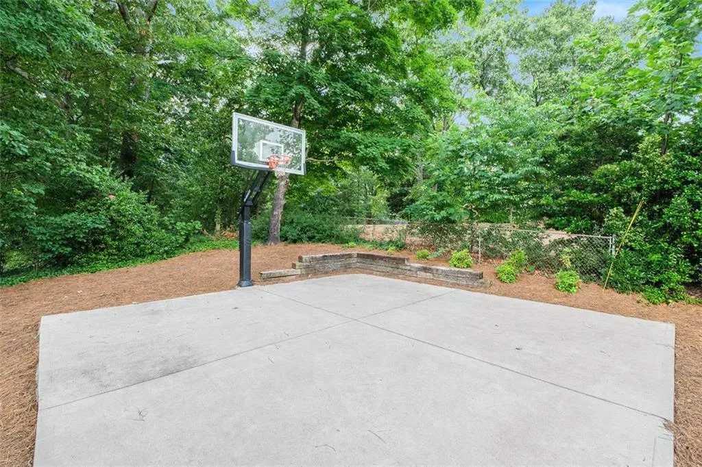 250 Abington Drive, Atlanta, Georgia 30328, 5 Bedrooms Bedrooms, ,3 BathroomsBathrooms,Residential,Sold,250 Abington Drive,6896439