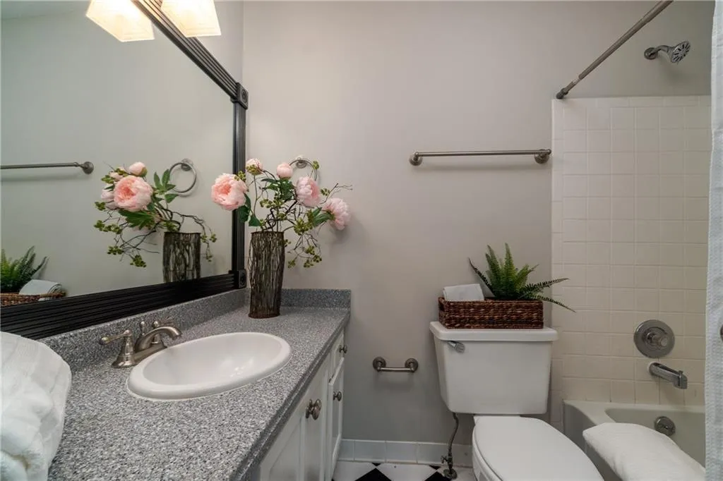 7500 Roswell Road Unit 58, Sandy Springs, Georgia 30350, 2 Bedrooms Bedrooms, ,2 BathroomsBathrooms,Residential,Sold,7500 Roswell Road Unit 58,6056438