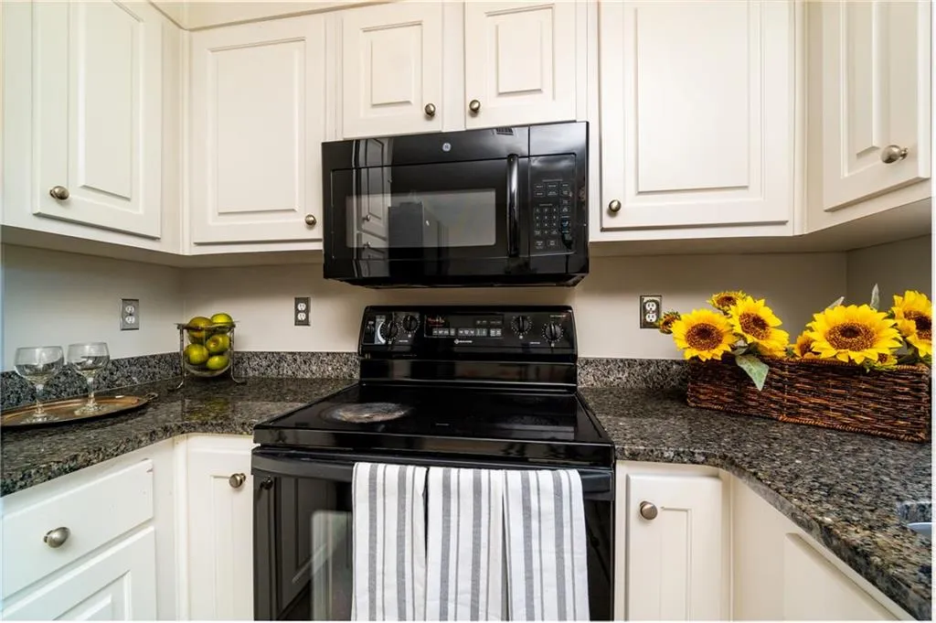 7500 Roswell Road Unit 58, Sandy Springs, Georgia 30350, 2 Bedrooms Bedrooms, ,2 BathroomsBathrooms,Residential,Sold,7500 Roswell Road Unit 58,6056438