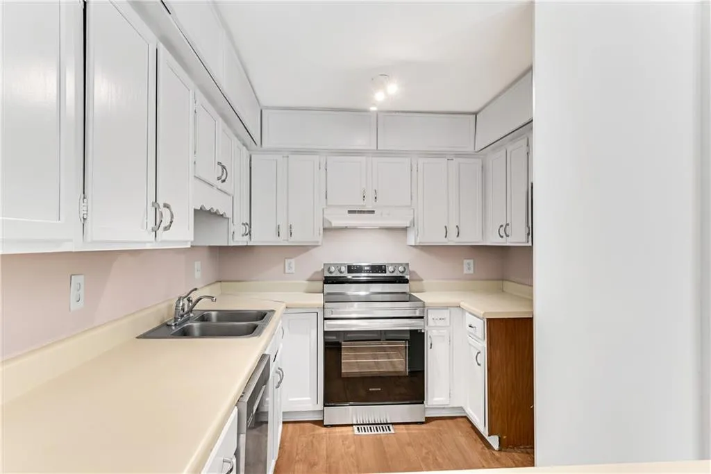 9015 Carroll Manor Drive, Sandy Springs, Georgia 30350, 3 Bedrooms Bedrooms, ,2 BathroomsBathrooms,Residential,Sold,9015 Carroll Manor Drive,7033854