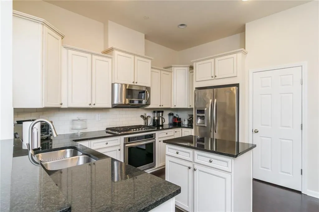 113 Barkley Lane, Sandy Springs, Georgia 30328, 4 Bedrooms Bedrooms, ,3 BathroomsBathrooms,Residential,Sold,113 Barkley Lane,6858276