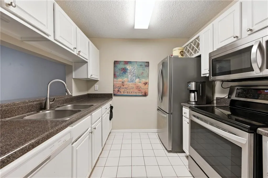 3655 Habersham Road Ne Unit 370, Atlanta, Georgia 30305, 1 Bedroom Bedrooms, ,1 BathroomBathrooms,Residential,For Sale,3655 Habersham Road Ne Unit 370,7636259