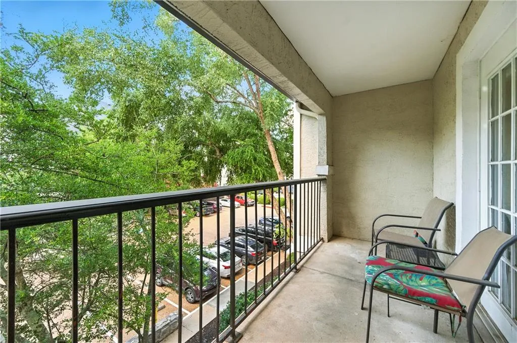3655 Habersham Road Ne Unit 370, Atlanta, Georgia 30305, 1 Bedroom Bedrooms, ,1 BathroomBathrooms,Residential,For Sale,3655 Habersham Road Ne Unit 370,7636259