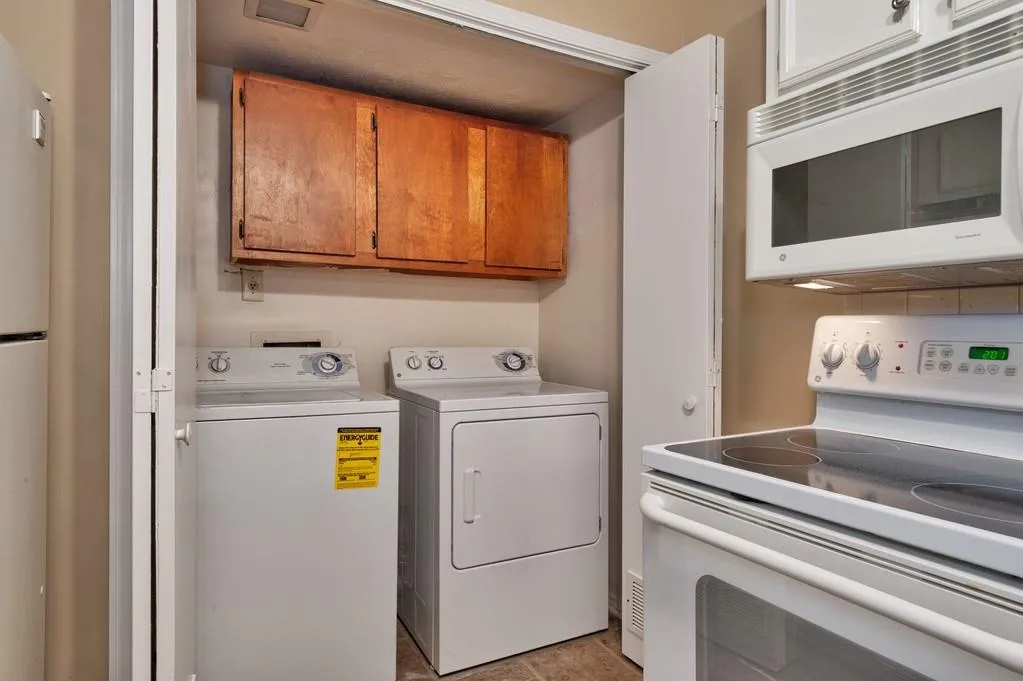 1203 Vicksburg Place, Sandy Springs, Georgia 30350, 2 Bedrooms Bedrooms, ,2 BathroomsBathrooms,Residential,Sold,1203 Vicksburg Place,6530767