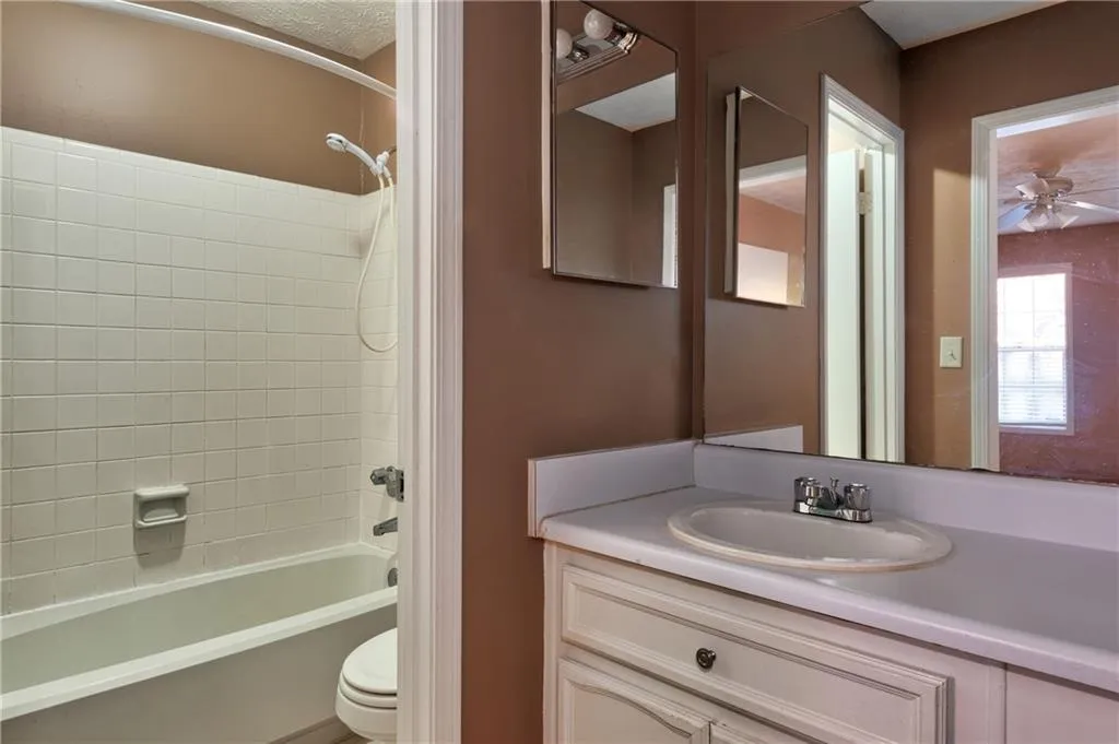 1203 Vicksburg Place, Sandy Springs, Georgia 30350, 2 Bedrooms Bedrooms, ,2 BathroomsBathrooms,Residential,Sold,1203 Vicksburg Place,6530767