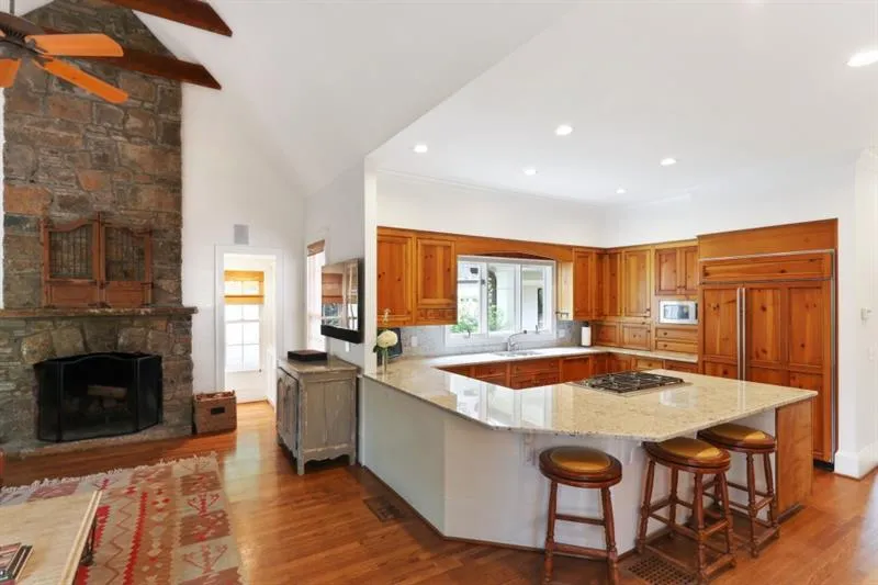 711 Heards Ferry Road, Sandy Springs, Georgia 30328, 5 Bedrooms Bedrooms, ,5 BathroomsBathrooms,Residential,Sold,711 Heards Ferry Road,6045031